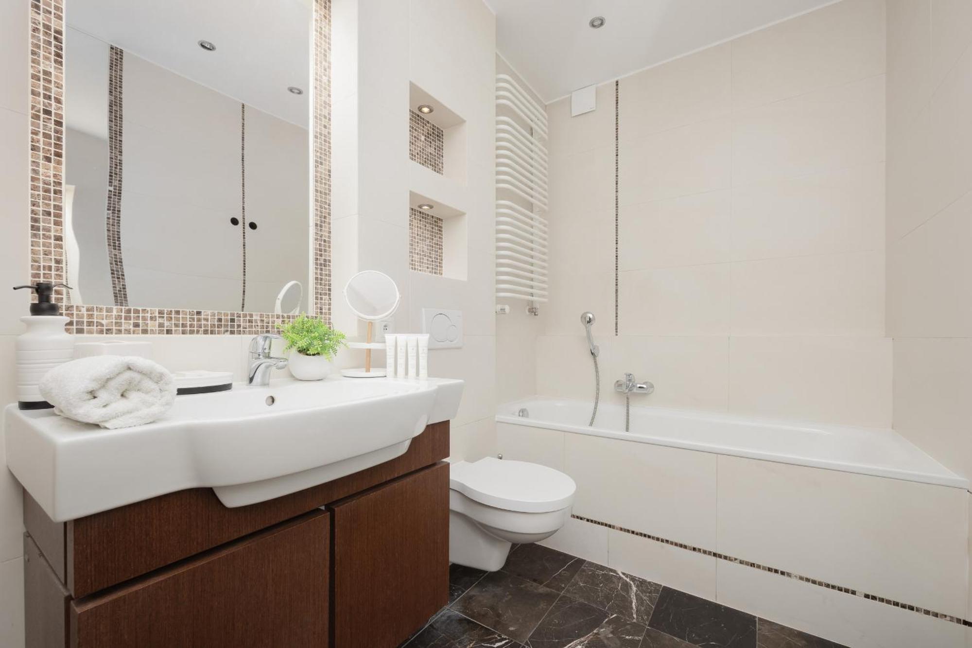 Apartament Luxury Four Bedroom With Parking & Balcony In Mokotow By Renters Prestige *