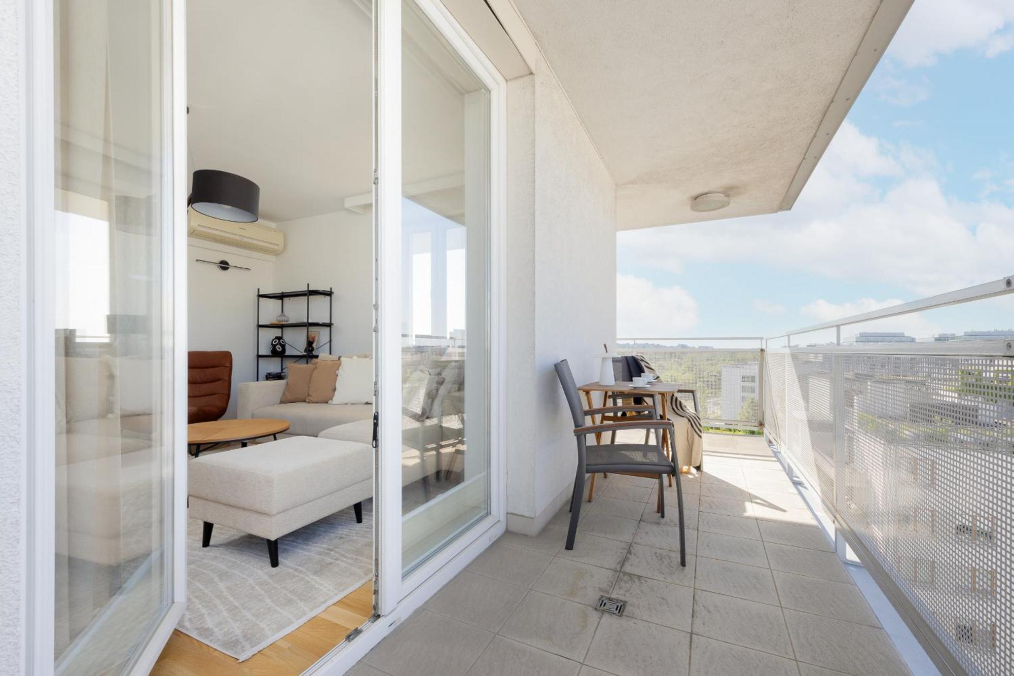 Apartament Luxury Four Bedroom With Parking & Balcony In Mokotow By Renters Prestige