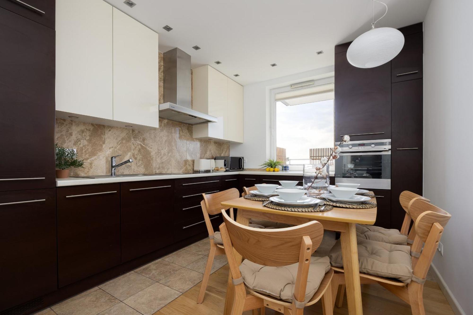 Luxury Four Bedroom With Parking & Balcony In Mokotow By Renters Prestige Apartament *