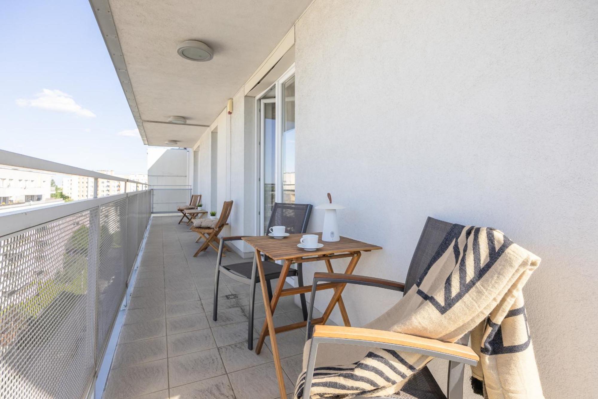Luxury Four Bedroom With Parking & Balcony In Mokotow By Renters Prestige Apartament