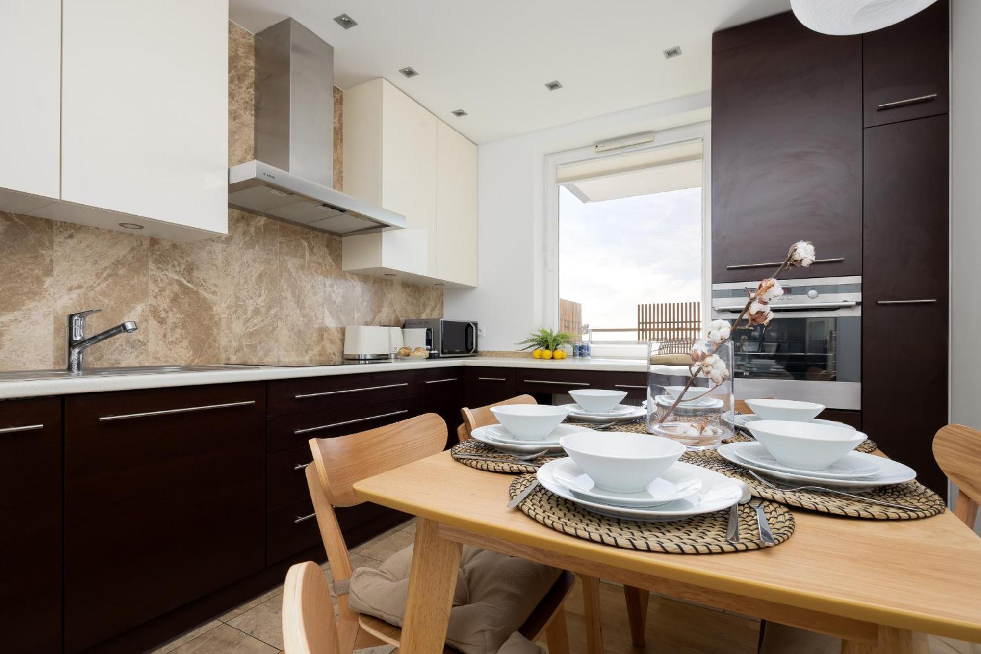 Apartament Luxury Four Bedroom With Parking & Balcony In Mokotow By Renters Prestige